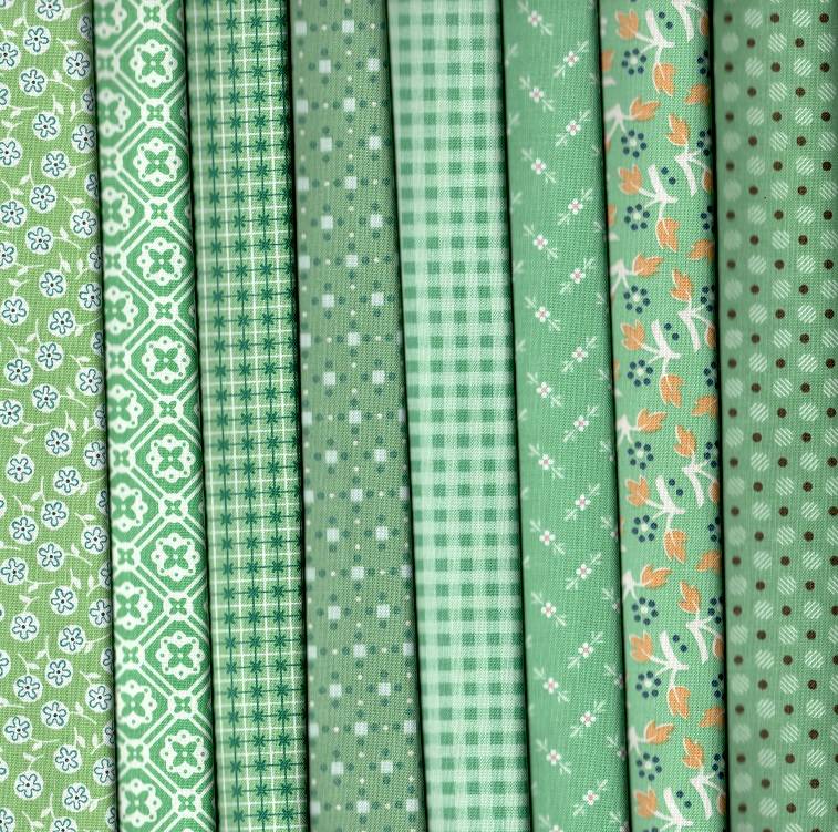 Lori Holt Fat-Quarters Fabric Pack - 8 Fat Quarters
