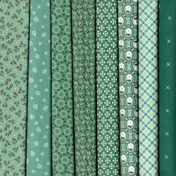 Lori Holt Fat-Quarters Fabric Pack - 8 Fat Quarters