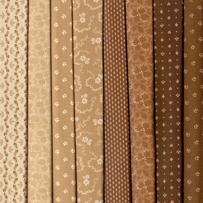 Carrie's Caramels & Creams Fabric Pack - 8 Fat Quarters