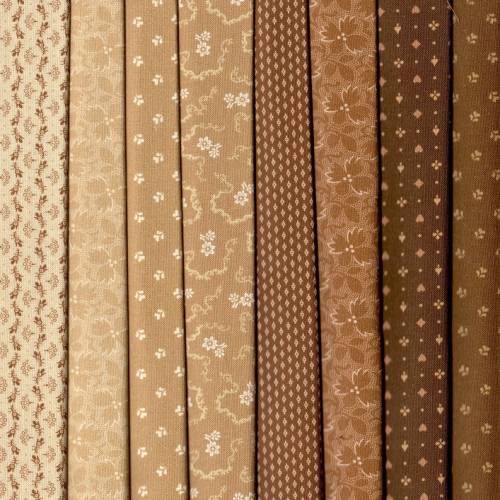 Carrie's Caramels & Creams Fabric Pack - 8 Fat Quarters