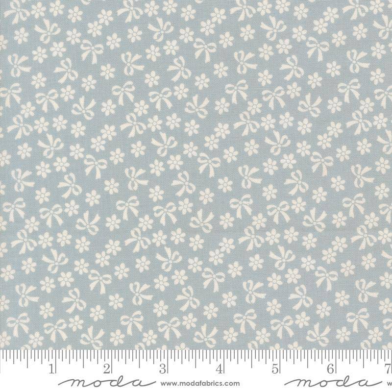 Handmade Sweetness Bows Daisies - Powder Blue